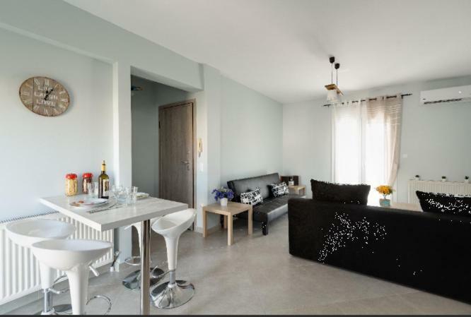 Bright Spacious Two-bedroom Apartment *